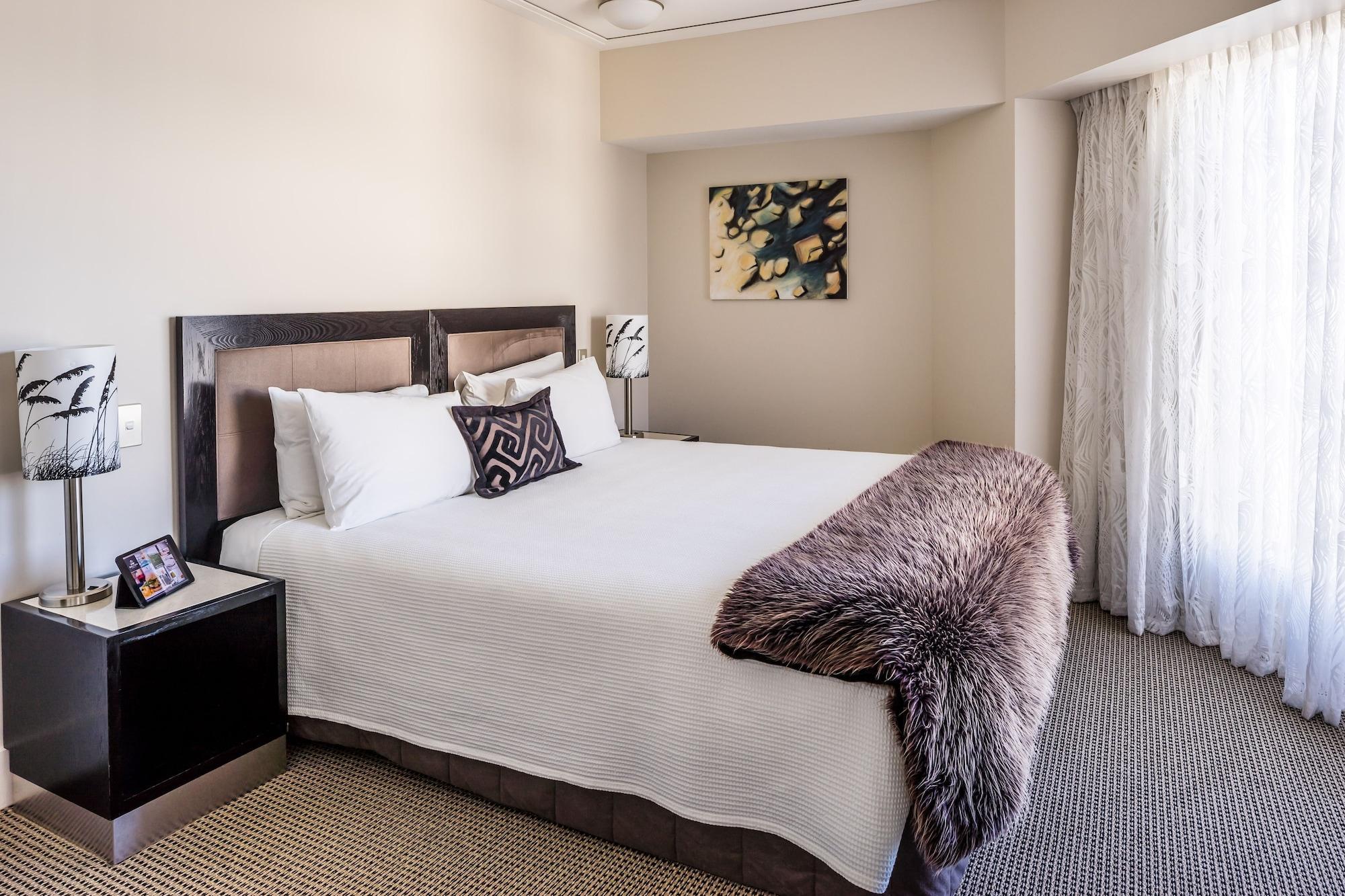 Bolton Hotel Веллінгтон Екстер'єр фото A bedroom at the Hilton Johannesburg
