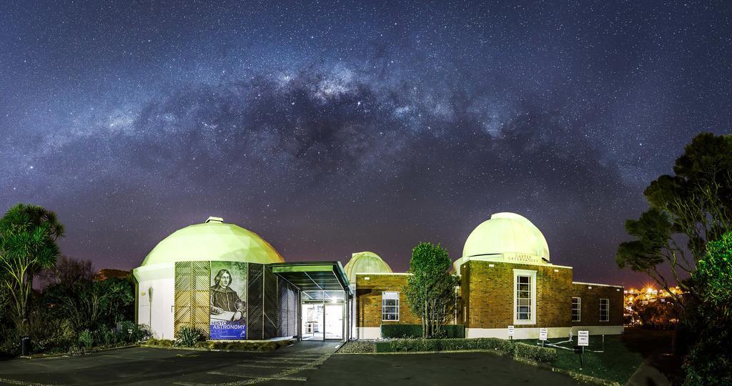 Bolton Hotel Веллінгтон Екстер'єр фото The observatory at night